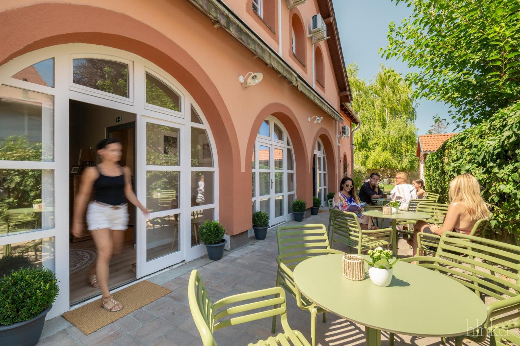 Delceg Rece Minihotel Balatonkenese Eksteriør billede